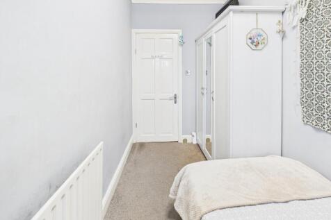 CAM04233G0-PR0038-STILL017