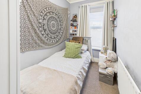 CAM04233G0-PR0038-STILL018