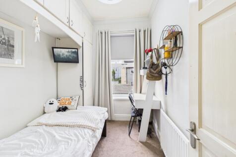 CAM04233G0-PR0038-STILL024