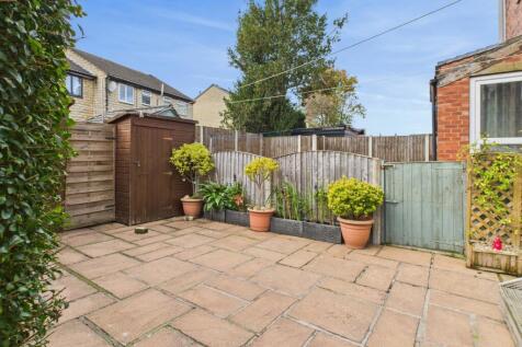 CAM04233G0-PR0038-STILL030