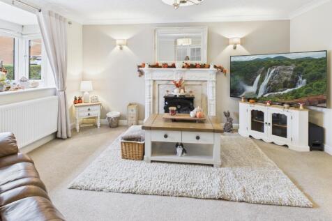 CAM04233G0-PR0037-STILL010