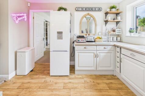 CAM04233G0-PR0037-STILL006