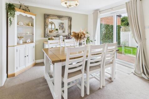 CAM04233G0-PR0037-STILL019