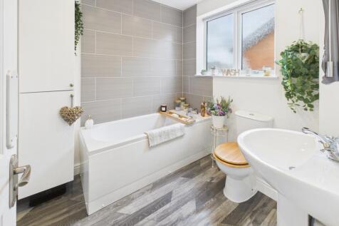 CAM04233G0-PR0037-STILL020