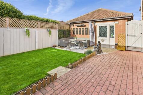 CAM04233G0-PR0037-STILL037