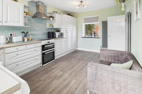 CAM04233G0-PR0039-STILL011