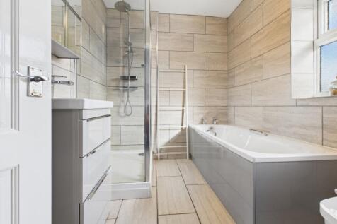 CAM04233G0-PR0039-STILL017