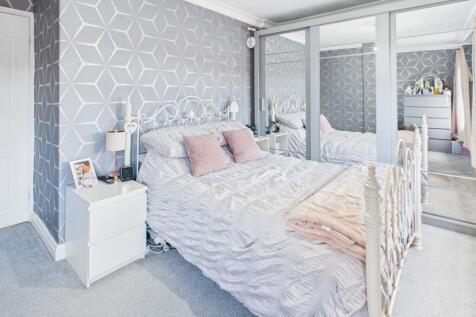 CAM04233G0-PR0039-STILL024