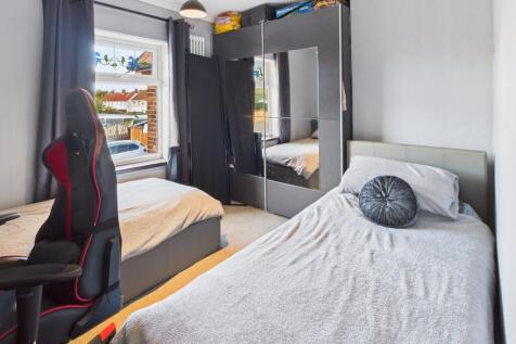 CAM04233G0-PR0039-STILL020