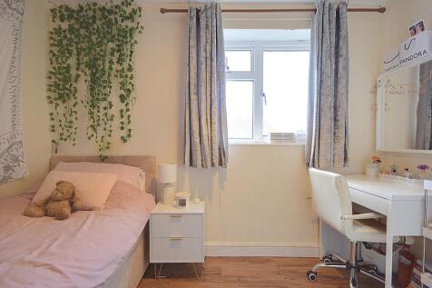 Malham Road EweMove Brighouse Olly (22)