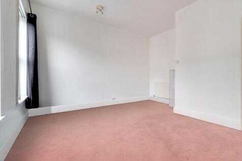 8- Ryan Clarke EweMove Pontefract