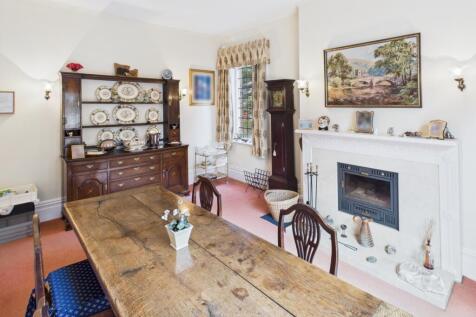 CAM04233G0-PR0042-STILL037