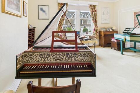 CAM04233G0-PR0042-STILL018