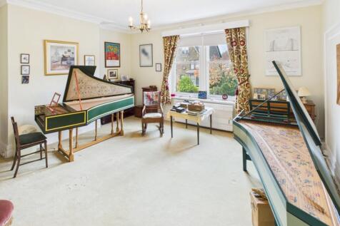 CAM04233G0-PR0042-STILL016