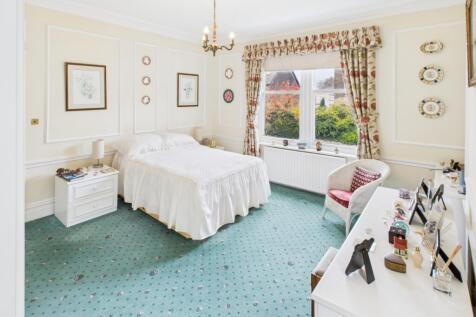 CAM04233G0-PR0042-STILL011