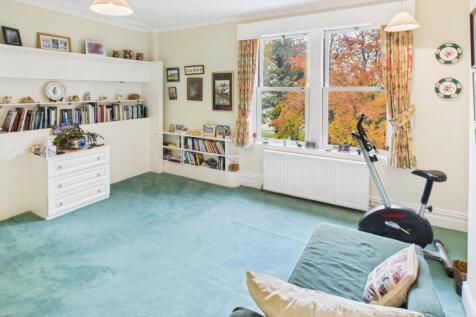 CAM04233G0-PR0042-STILL023