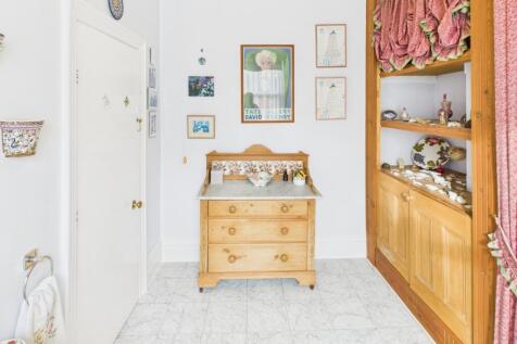 CAM04233G0-PR0042-STILL009