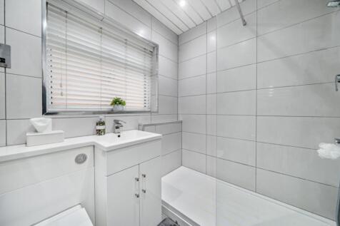 Fully Tield Bathroom