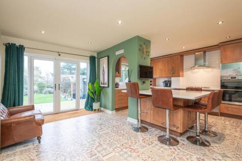 18 - 5 Hartshead Court WF15 8FG