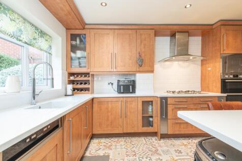 29 - 5 Hartshead Court WF15 8FG