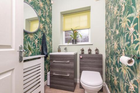 35 - 5 Hartshead Court WF15 8FG