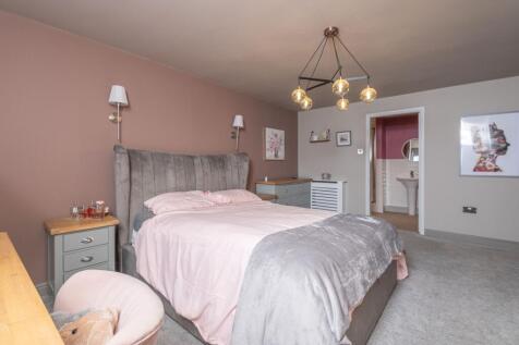 52 - 5 Hartshead Court WF15 8FG