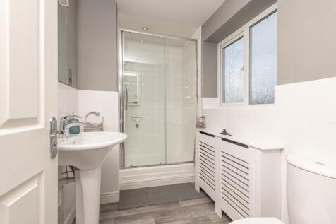 44 - 5 Hartshead Court WF15 8FG