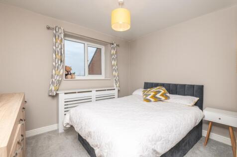 39 - 5 Hartshead Court WF15 8FG