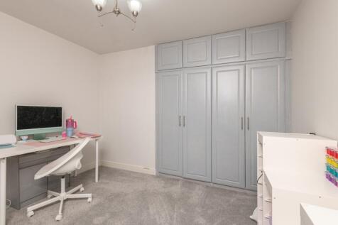 61 - 5 Hartshead Court WF15 8FG