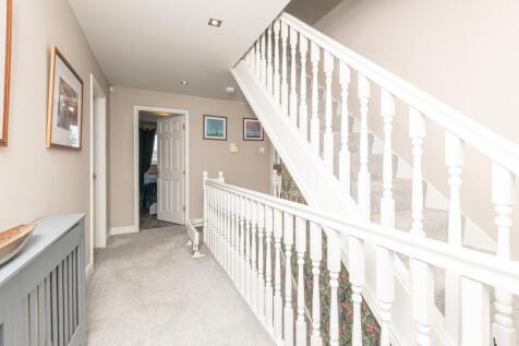 59 - 5 Hartshead Court WF15 8FG