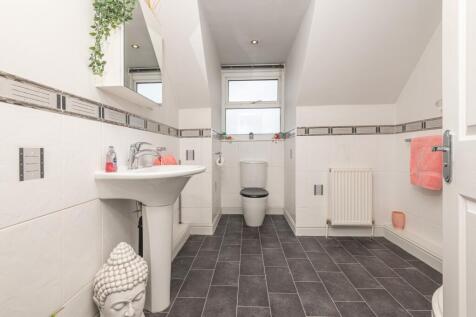 67 - 5 Hartshead Court WF15 8FG