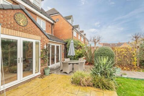 76 - 5 Hartshead Court WF15 8FG