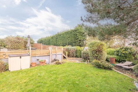 80 - 5 Hartshead Court WF15 8FG