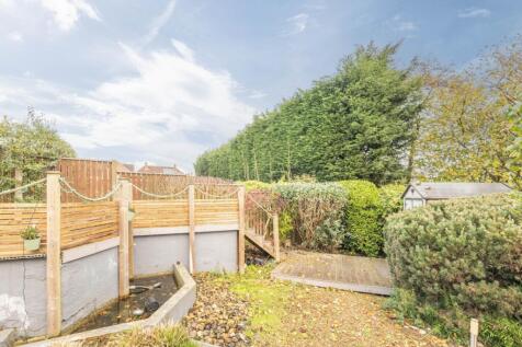 82 - 5 Hartshead Court WF15 8FG