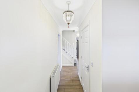 CAM04233G0-PR0033-STILL002