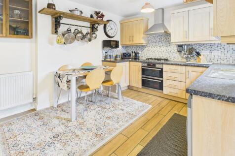 CAM04233G0-PR0033-STILL009