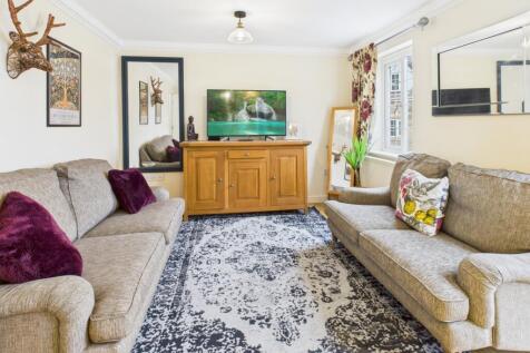 CAM04233G0-PR0033-STILL018