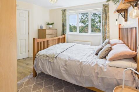 CAM04233G0-PR0033-STILL022