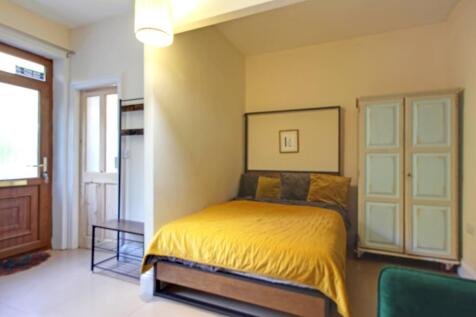 Lounge or Studio Flat