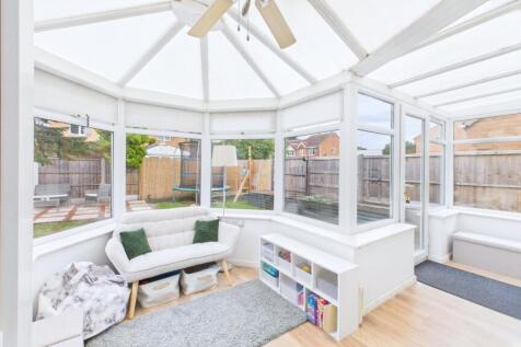 CAM02351G0-PR0083-STILL034