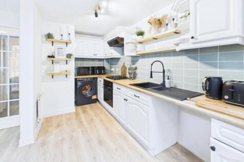 CAM02351G0-PR0083-STILL028