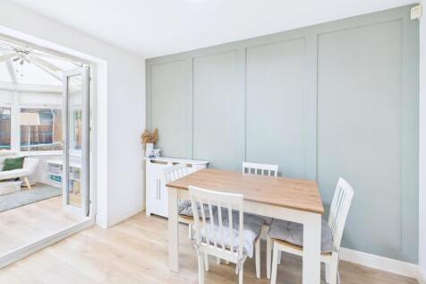 CAM02351G0-PR0083-STILL029