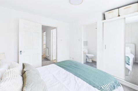 CAM02351G0-PR0083-STILL007