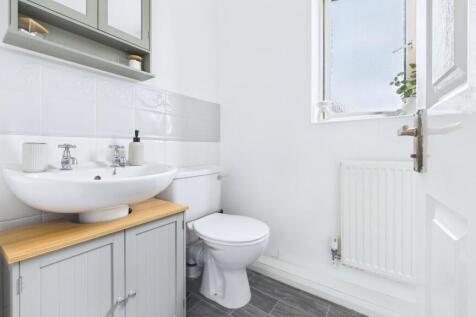 CAM02351G0-PR0083-STILL008