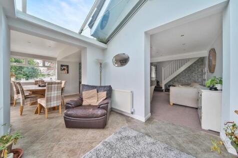 1384649-74-692884ffdc43b-ARW-1