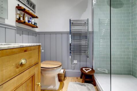 24. Ensuite 3