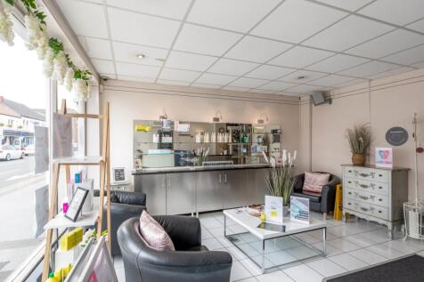 Estate Agent EweMove Scunthorpe Reception