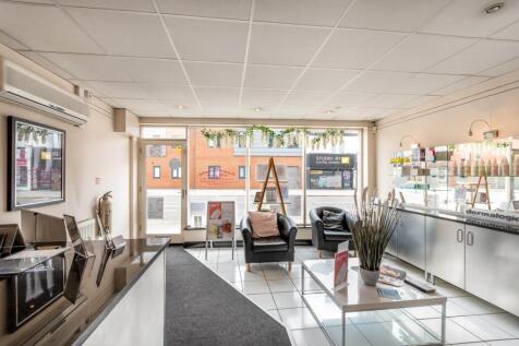 Estate Agent EweMove Scunthorpe Reception