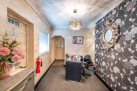 Estate Agent EweMove Scunthorpe Treatment