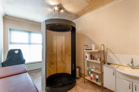 Estate Agent EweMove Scunthorpe Treatment
